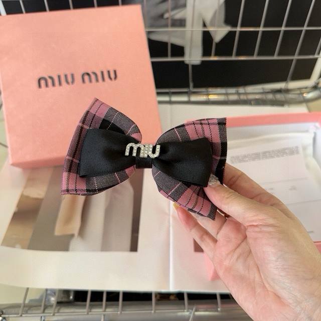 With Packaging Box Miumiu New Letter Duckbill Clip Is Simple, Elegant, Practical