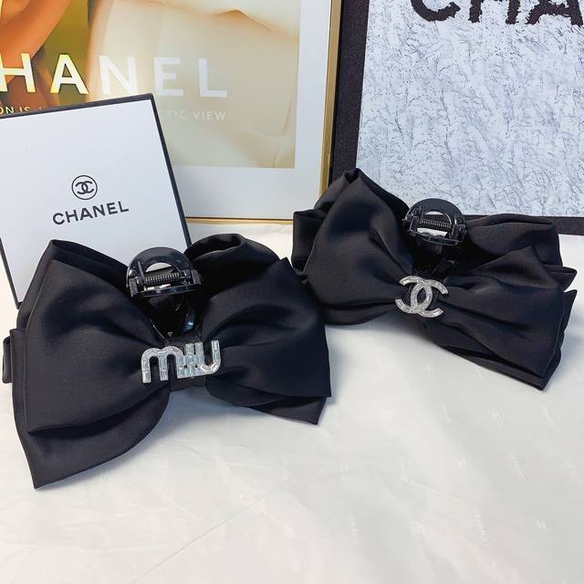 chanel Xiaoxiang Miumiu Miu Miu Hairpin Satin Bow Czech Diamond Logo Clip Tem