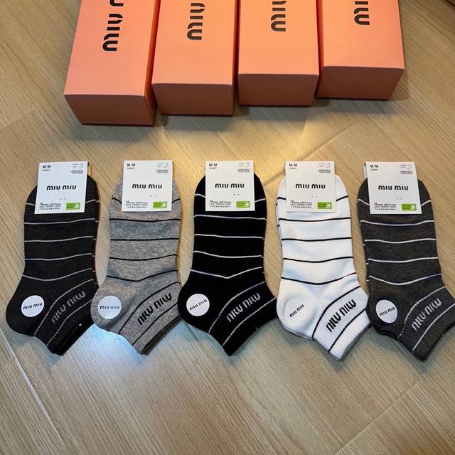Special Miumiu Miu Miu New Socks, One Box Of Five Pairs Of Jacquard Classic Mium