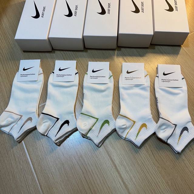 Nike New Women's White Socks Just Doit. Logo Is Super Nice And Popular On The In