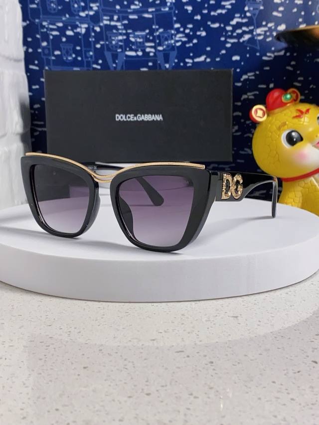dg Dolce & Gabbana Women's Cat-Eye Frame Sunglasses New Style Square Frame Su