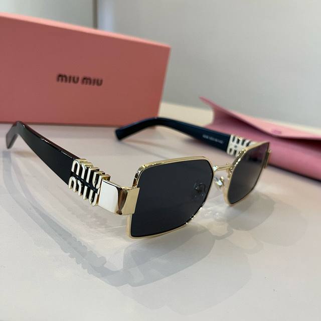 Miu Miu Sunglasses Black And White With Logo Is Always The Perfect Match. Summer