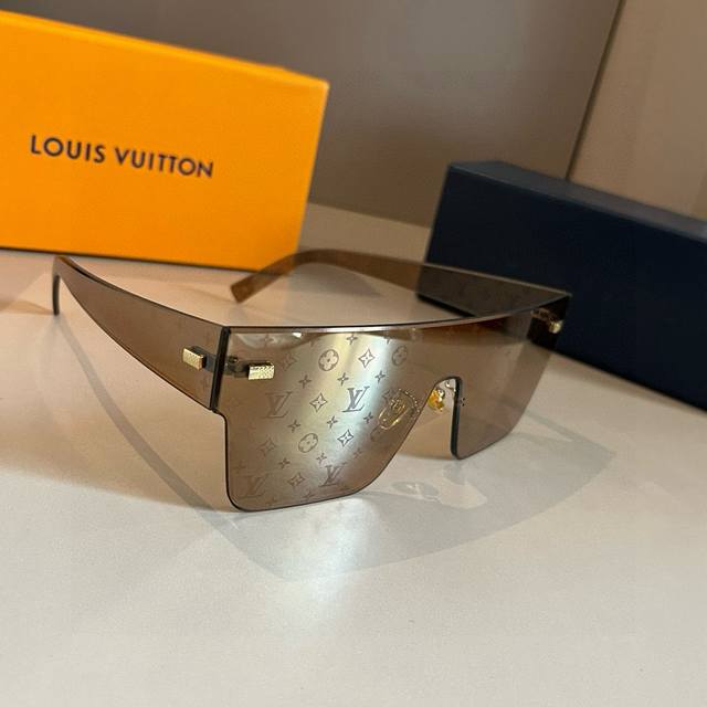 lv Z2205U Old Flower Louis Vuitto*