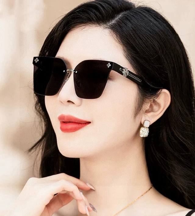 Chanel 2025 Spring New Trend Explosive Fashion Square Frame Sunglasses High Qual