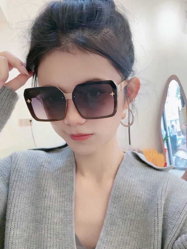 lv 2025 Spring New Trend Hot Style Fashion Square Frame Sunglasses High Quali