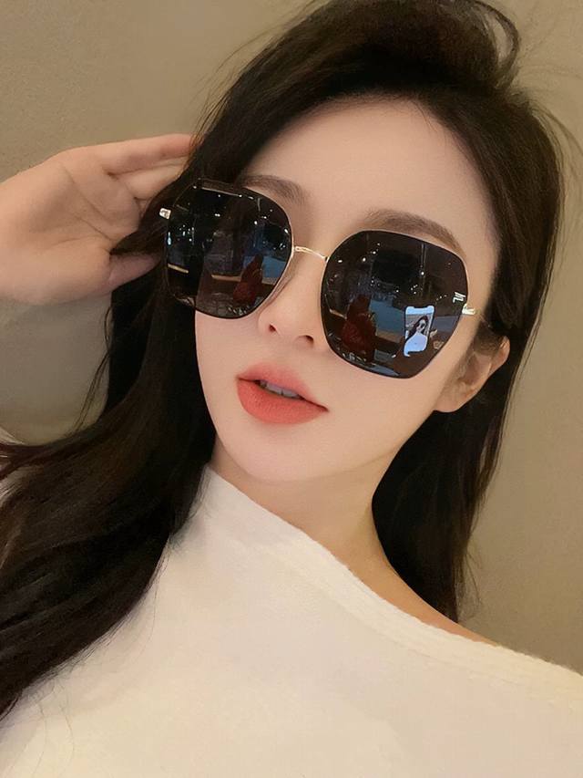 gucci 2025 Spring New Saddle Buckle Mirror Leg Series Sunglasses Elegant Squa
