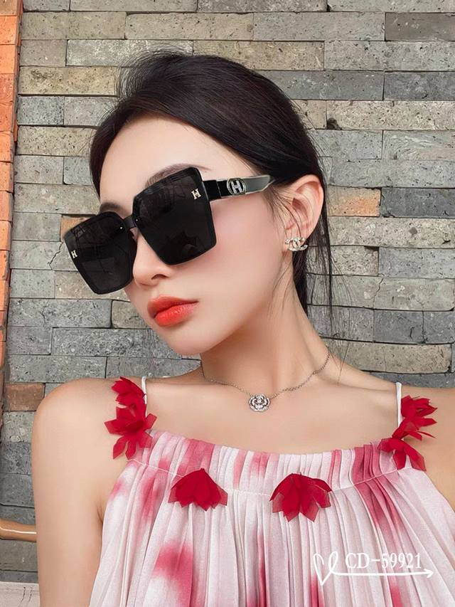 Hermes . Polaroid Resin Polarized Lens . Tr90 Frame Is Light And Comfortable To
