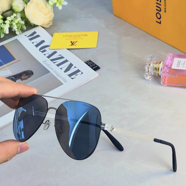louis Vuittonl*New Frog Mirror Ultra-Light And Ultra-Elastic Stainless Steel