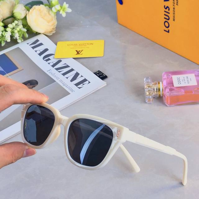 louis Vuitto* Korean Version Small Square Frame Fashion Cat-Shaped Retro Pers