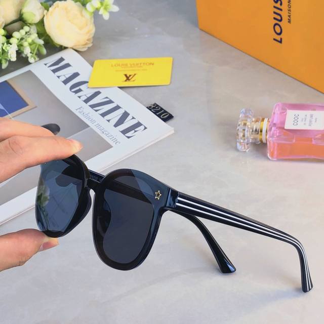 louis Vuitto*2025 New Cat-Eye European And American Light Luxury Style Sungla