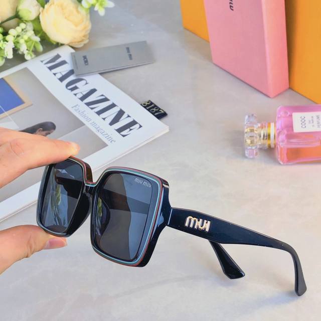 miumi*New European And American Fashion Large Frame Plain Sunglasses For Wome