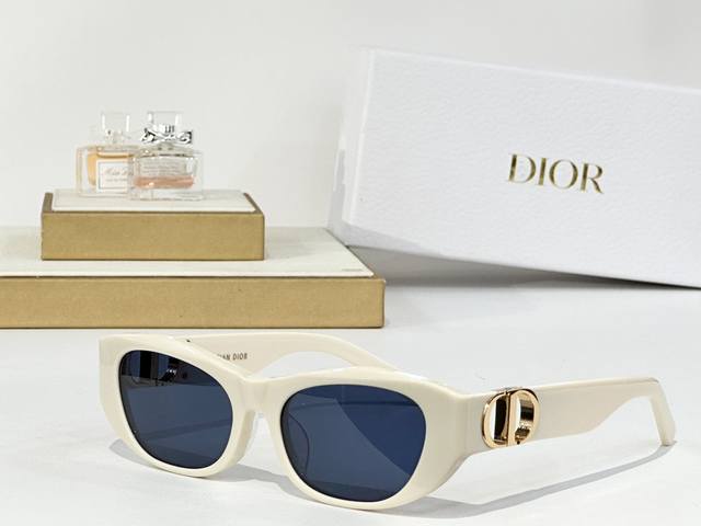 dio* Mod:30Montaigne S9U Size 53 Ports 17-130