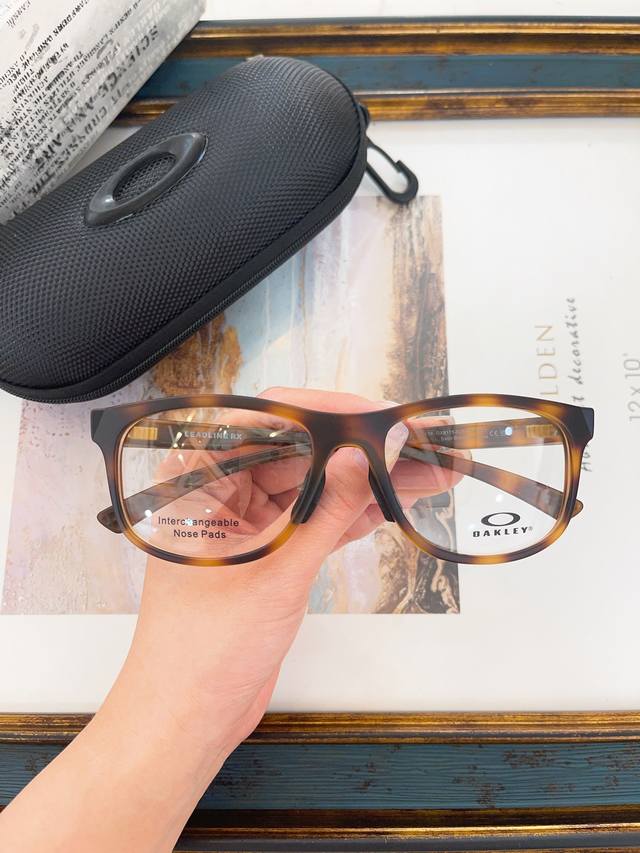 oakle*Model:Ox8175Size:54 Ports 17-139