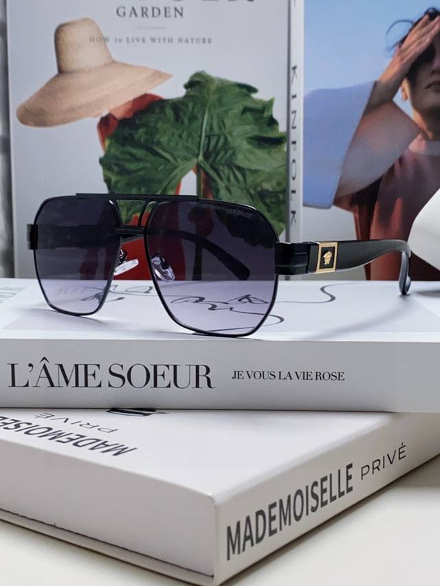 versace Versace Square Sunglasses Simple Metal Style Gold Medusa Head Three-D