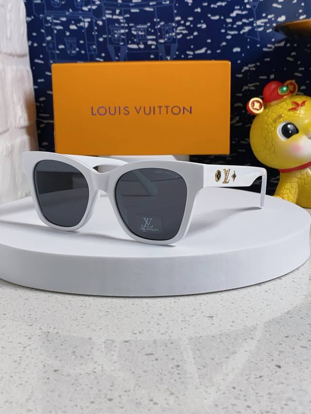 lv Louis Vuitton 2025 New Fashion Sun Protection Cat-Eye Women's Sunglasses T