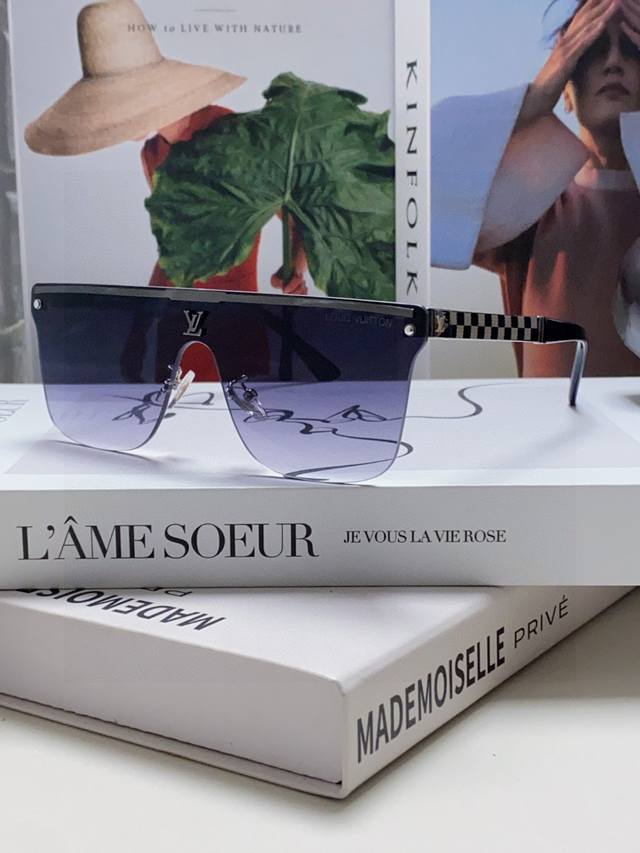 lv Louis Vuitton Men's New Sunglasses With Old-Fashioned Lingge Temples Are E
