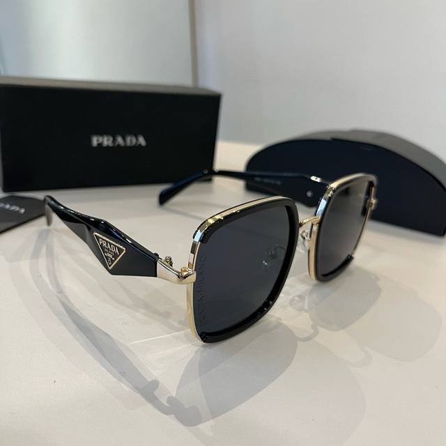 prada Prada New Sun Visor Men's And Women's Sunglasses