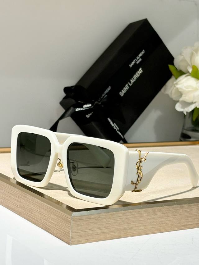 saint Laurent Classic Square Ysl Mod:Slm120 Size:53-19-140