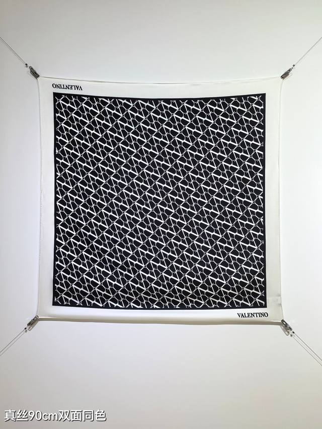 svt2501 18 Momme Double-Sided 90X90Cm Twill Silk Valentino Full V