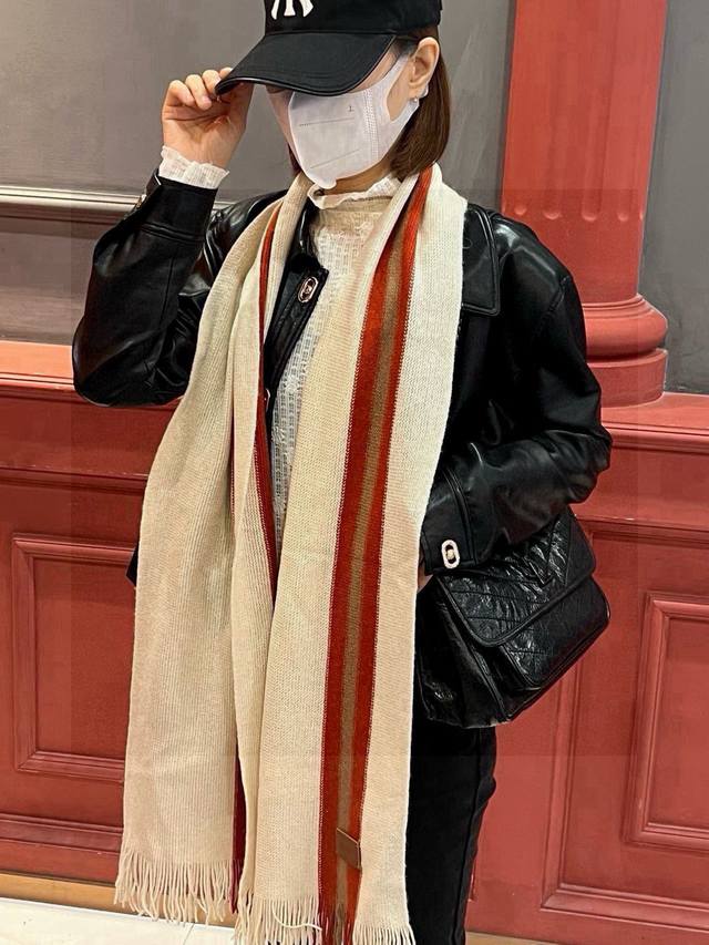 Unisex Gucci High-End Cashmere Knitted Scarf For Men And Women. Can Be Formal Or