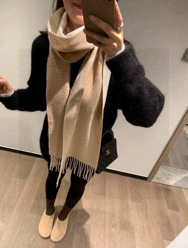 Milky Cashmere Scarf This Scarf Is The Same As The Official Website . It Is Made