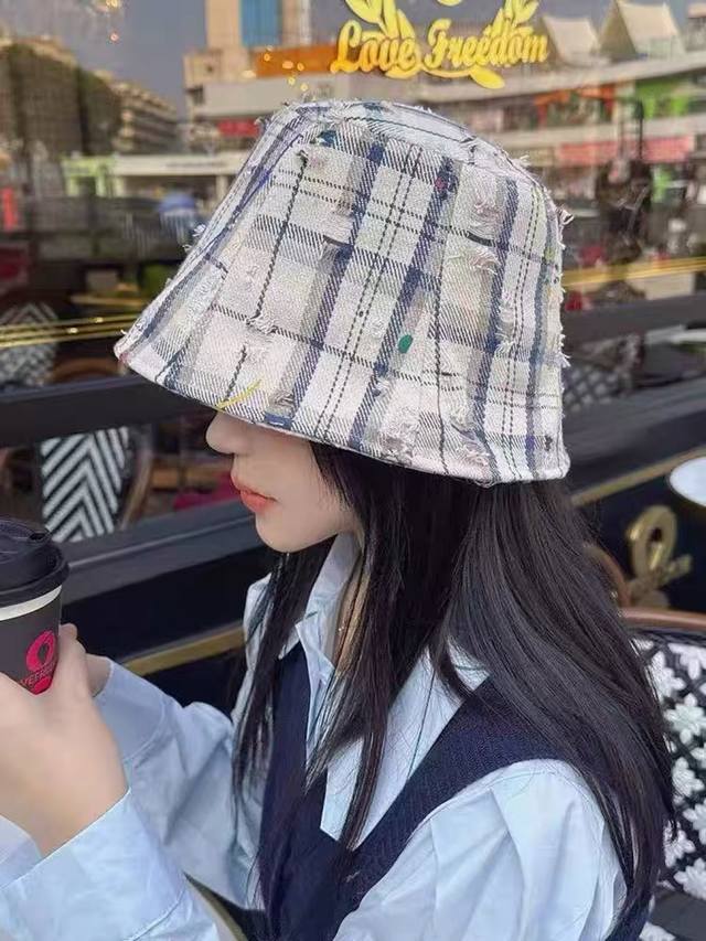 Burberry New British Style Hole Plaid Fisherman Hat Female Face Showing Small Ba
