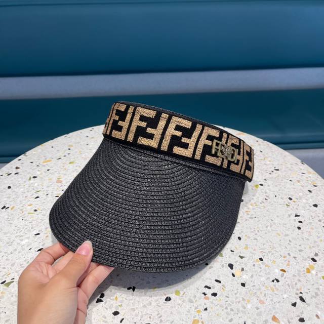 Fendi's Popular Patchwork Straw Hat With A Hollow Top Is The Most Popular Hat Sh