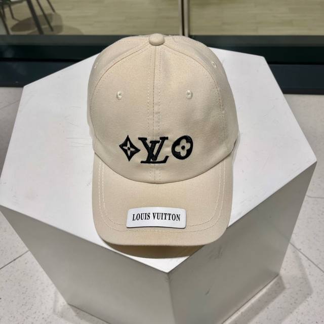 lv New Style Baseball Cap From The Counter. The Brand Name Is Super Easy To M