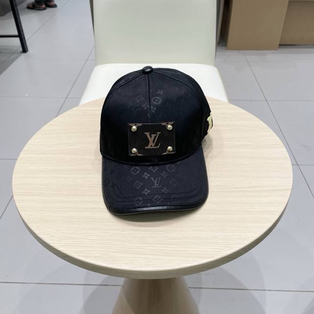 l V New Baseball Cap With Full Embroidery Logo, Classic, Simple, Fashionable