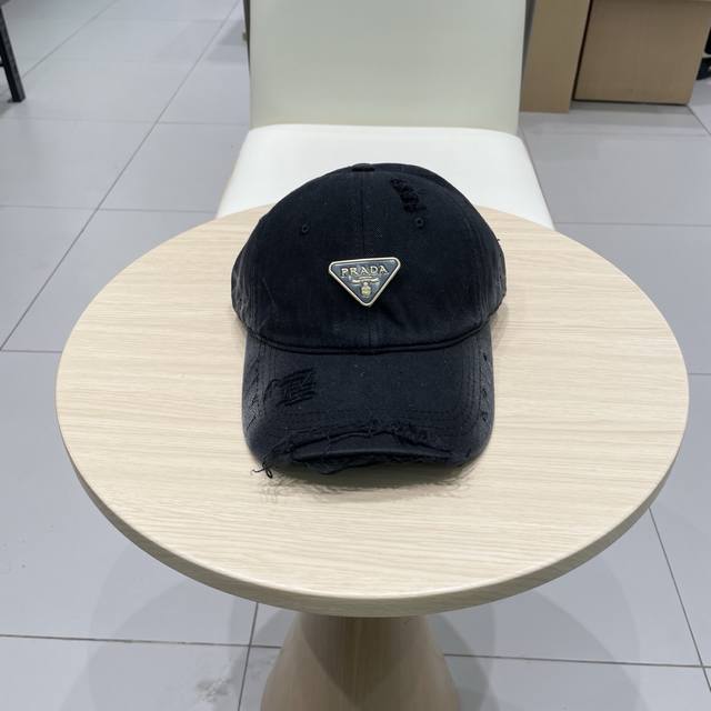 Prada Prada Large Head Circumference Hole American Face Small Baseball Cap Femal
