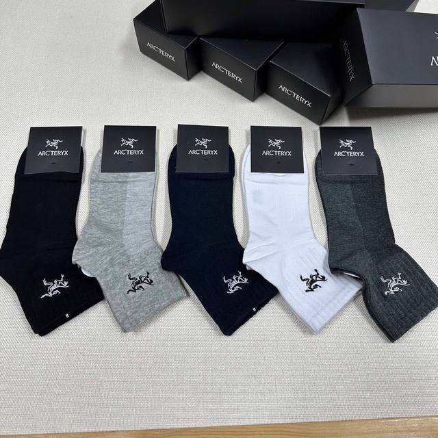 Special Arc'teryx Men's New Mid-Tube Socks, Made Of Pure Cotton, Woven With Embr
