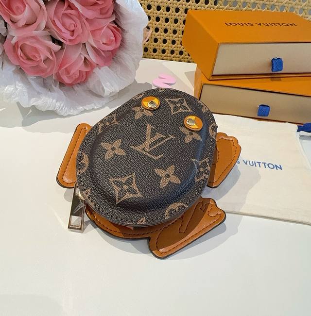 lv Louis Vuitton Frog Earphone Bag Bag Pendant Can Hold Lipstick Bluetooth Ea