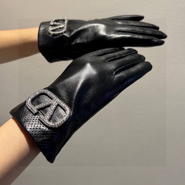 New Exclusive First Release Valentino Full Diamond Touch Screen Women's Gloves O