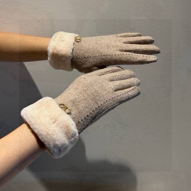 New Exclusive First Release Valentino Women's Gloves Ladies' New High-End Gloves