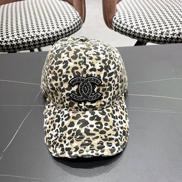 Chanel's New Leopard Print Baseball Cap Is Very Cool In Color. Women Can Wear It