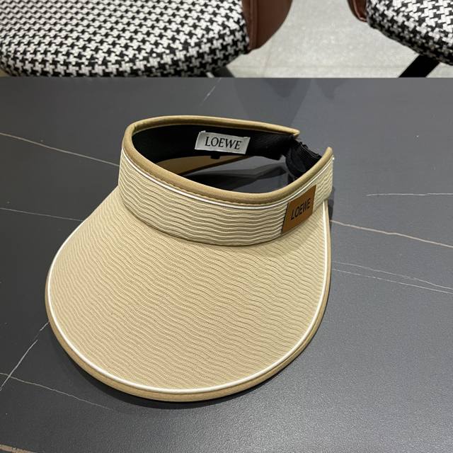 Loewe's New Hollow Hat, You Need A Unique Hat To Relieve Eye Pressure In Summer.