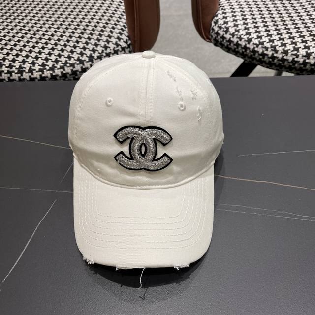 Chanel 2025 New Small Hole Baseball Cap Chanel Logo Classic Simple Fashion Casua