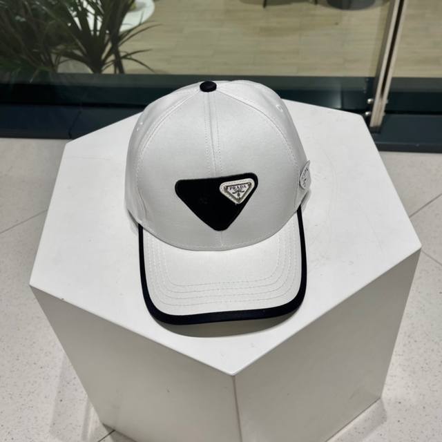 Prada Spring And Summer Big Brand Baseball Cap New Model Shipped Big Brand Style