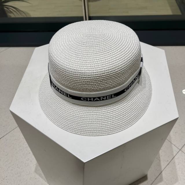 ch Nel Chanel's New Straw Hat Is Sweet And Fairy-Like, Can Be Folded At Will,