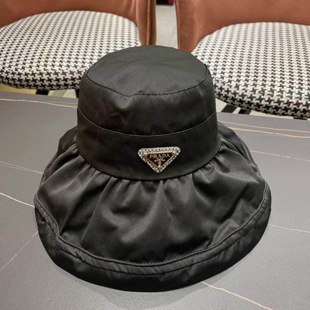 lv Louis Vuitton's New Sunshade Fisherman's Hat Is Simple And Elegant With A
