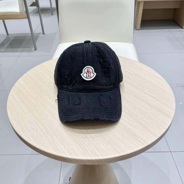 Moncler New Simple High-End Baseball Cap Retro Color Custom Version