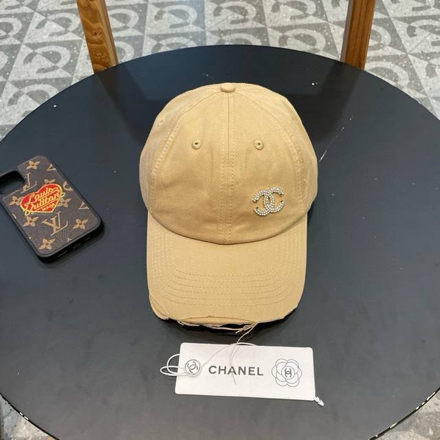 Chanel Baseball Cap Is A Classic Fashion Style . It Can Be Worn For Many Years.