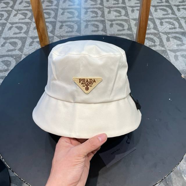 Prada 2025 New Double-Sided Bucket Hat The Design Is Very Strong And The Head Sh