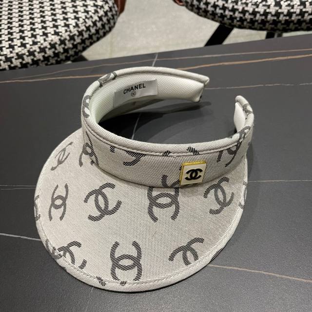 Chanel Original Empty Top Hat Is A Must-Have Item In Summer Because It Is Really