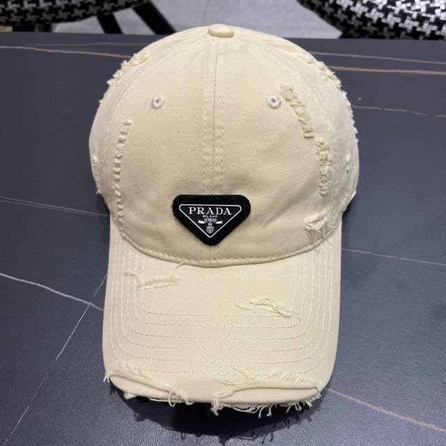 pr Da Prada Triangular Baseball Cap Show The Same Fabric Soft And Comfortable