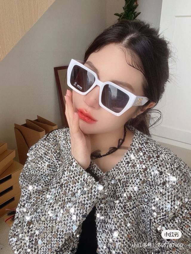 miumiu Sunglasses That Make Your Face Look Smaller Miumiu New Spring Large Sq