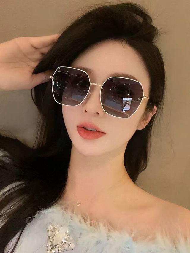gucci-Polarized Sunglasses 2025 New Spring Trend Hot Fashion Round Frame Pola