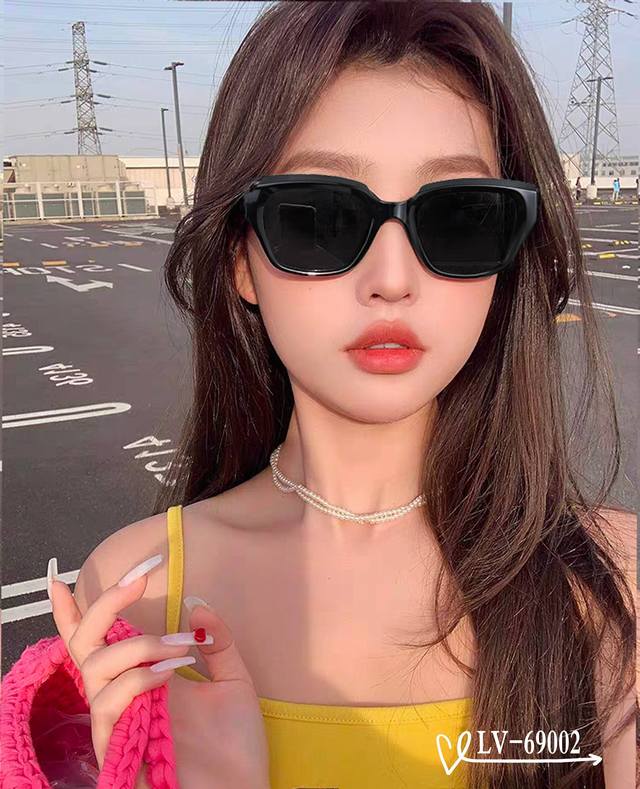 Louis Vuitton-Lv . Polaroid Resin Lens . Tr Frame Is Light And Comfortable To We