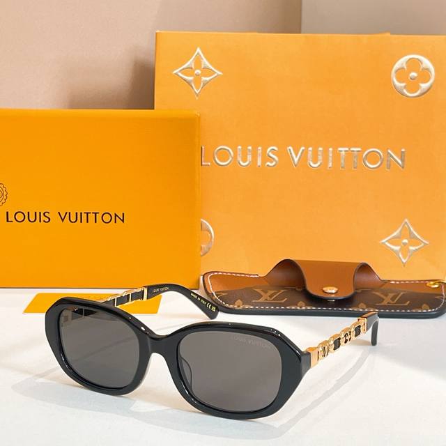 louis Vuitto*Model Z2649W Size 53 Ports 20-145