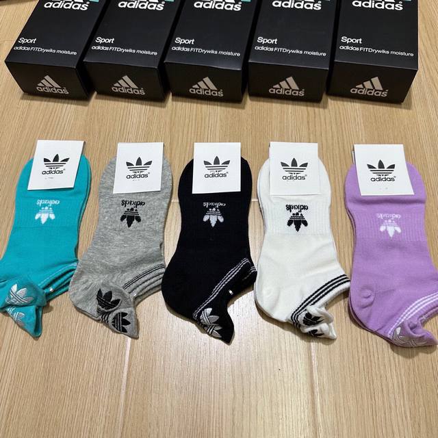 Special Adidas Adidas's Popular Clover Logo Is Super Nice. The Design Is Amazing